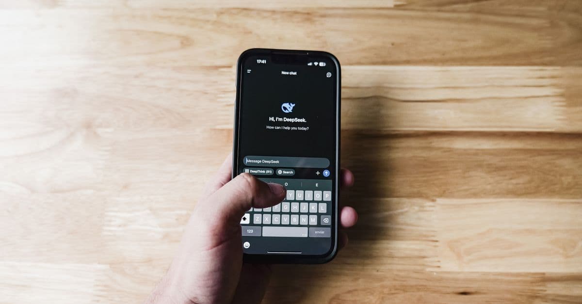 AI Agent vs AI Chatbot: Difference + Which Is Best for Your Business