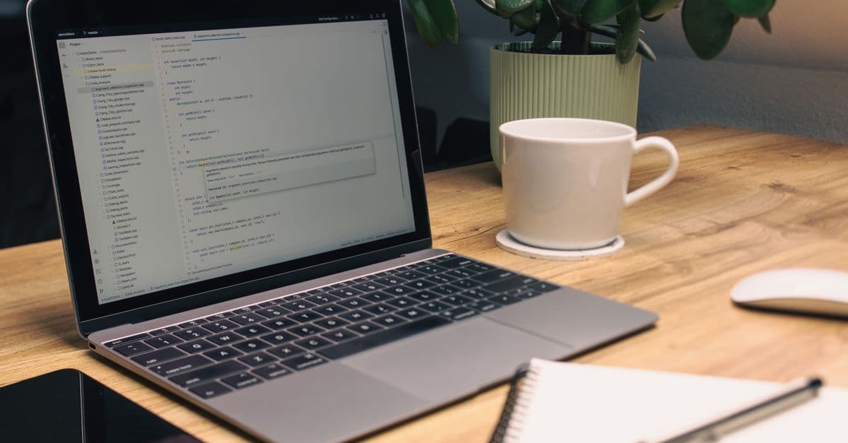 Vibe Coding vs Traditional Coding