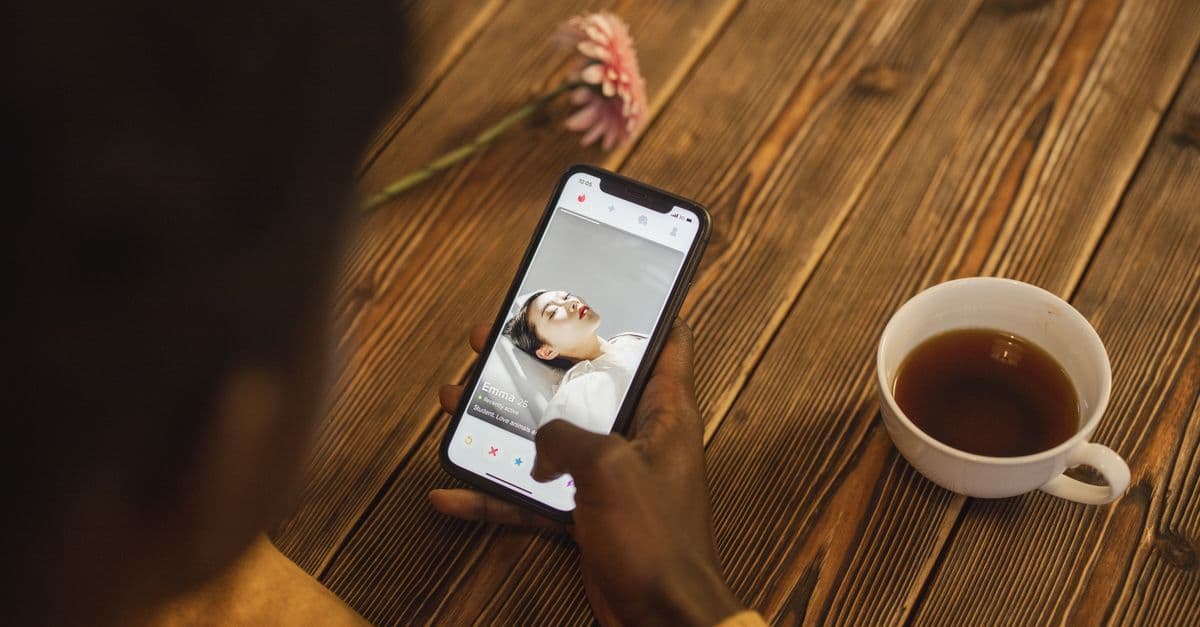 How to Make Tinder-like Swipe Gesture for iOS